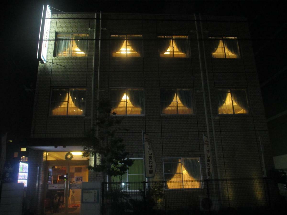 Guesthouse Shiawase Eki Фукуока Экстерьер фото