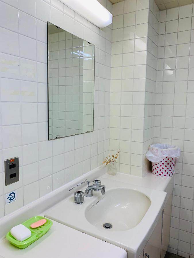 Guesthouse Shiawase Eki Фукуока Экстерьер фото
